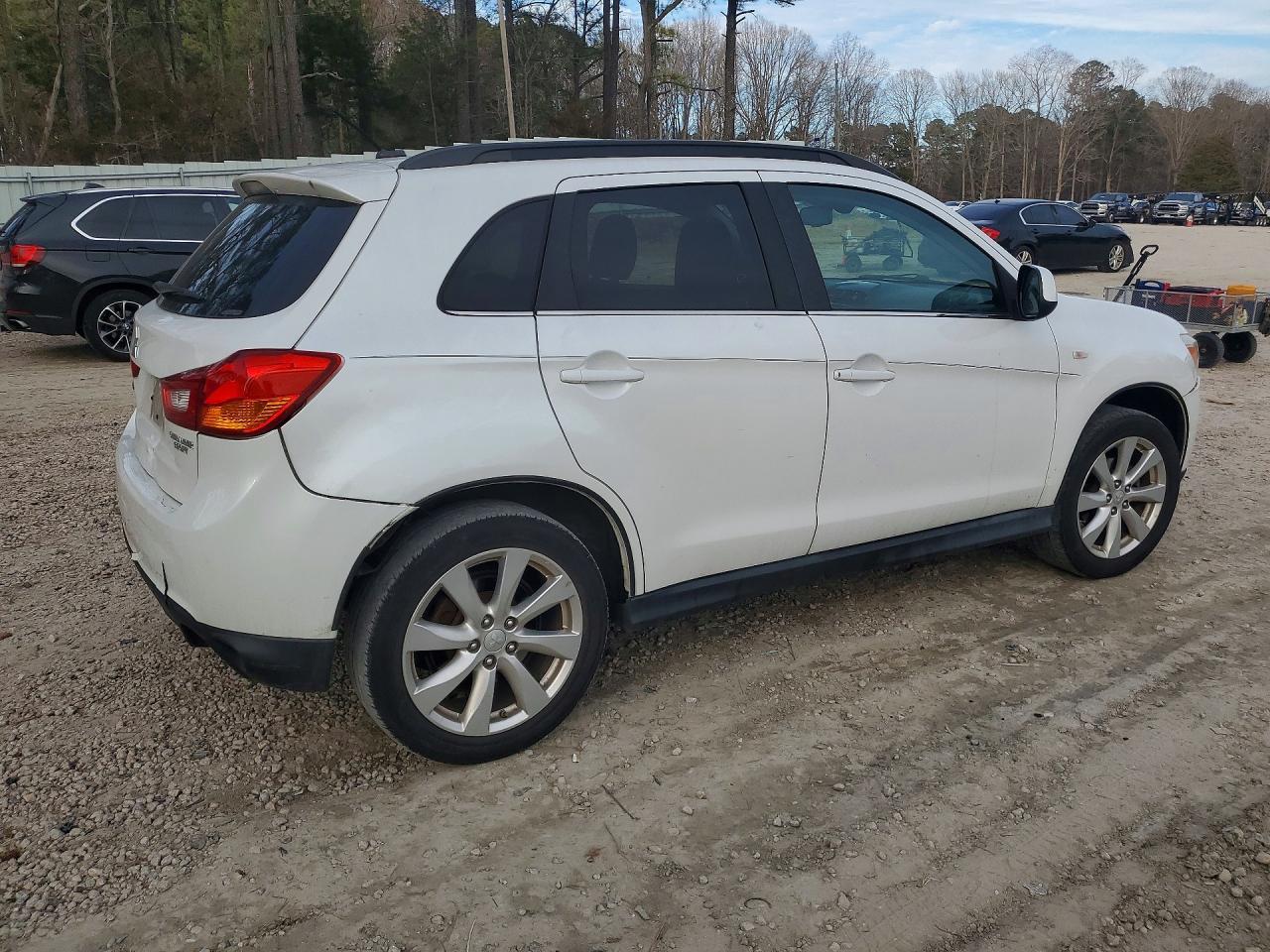 2014 Mitsubishi Outlander Sport Se - Фото 3