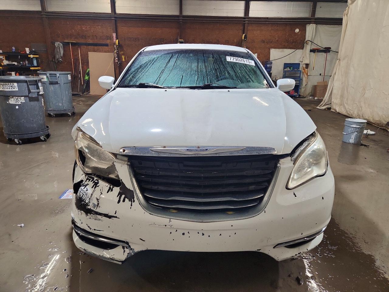 2013 Chrysler 200 Lx - Image 5