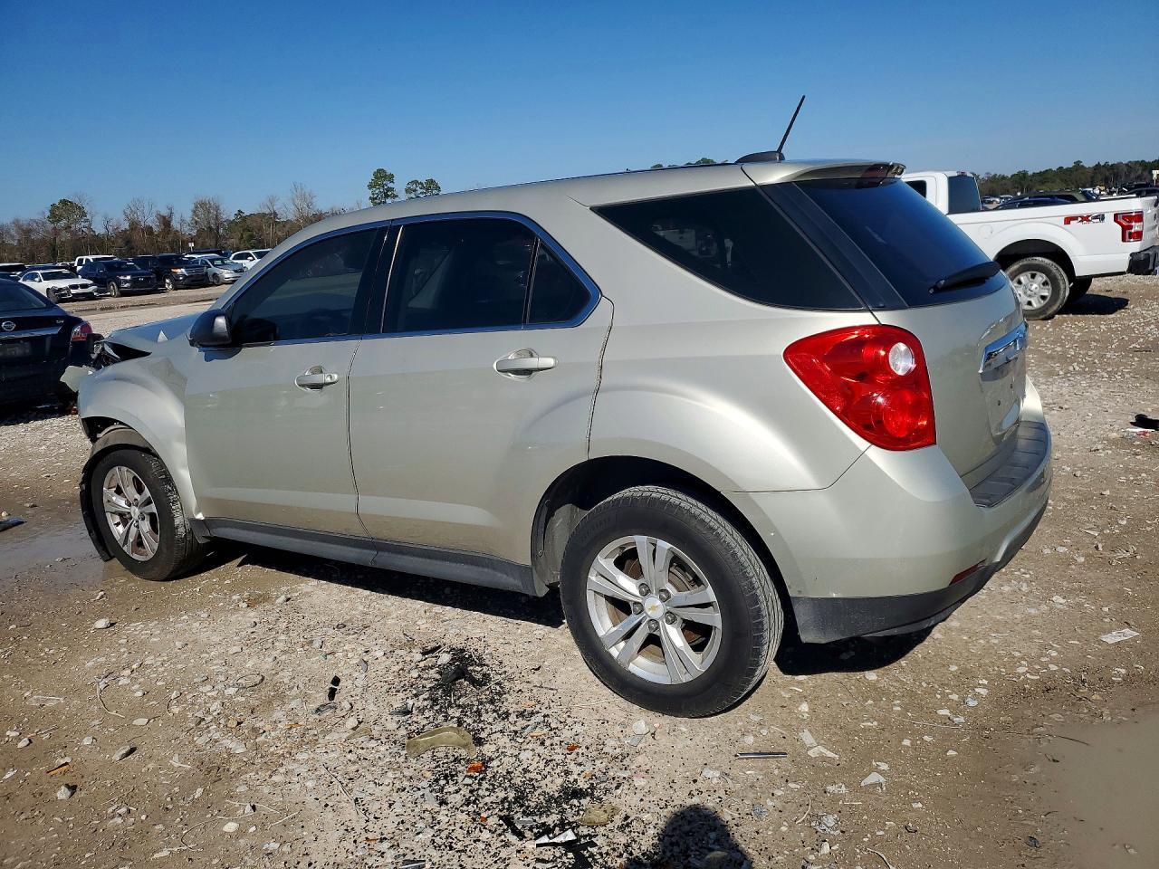 2015 Chevrolet Equinox Ls - Image 2