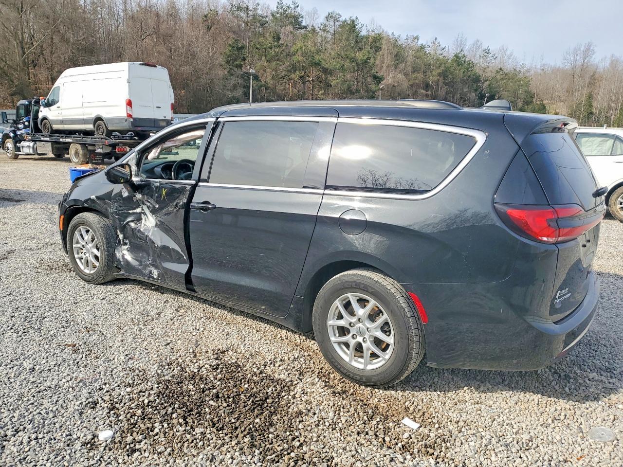 2022 Chrysler Pacifica Touring L - Фото 2