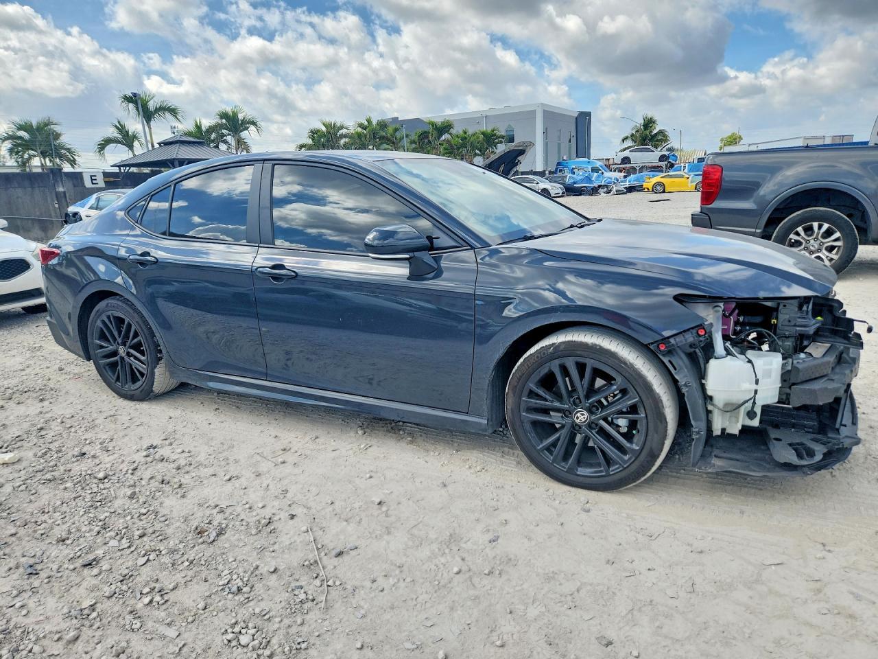 2025 Toyota Camry Se - Image 4