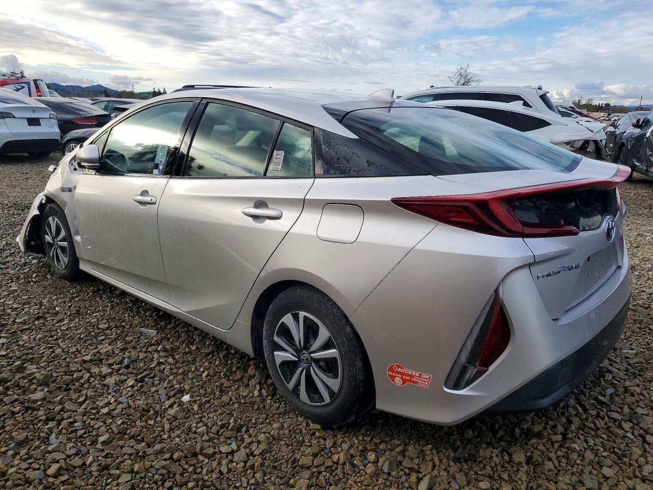 2018 Toyota Prius Prime Plus - Image 2