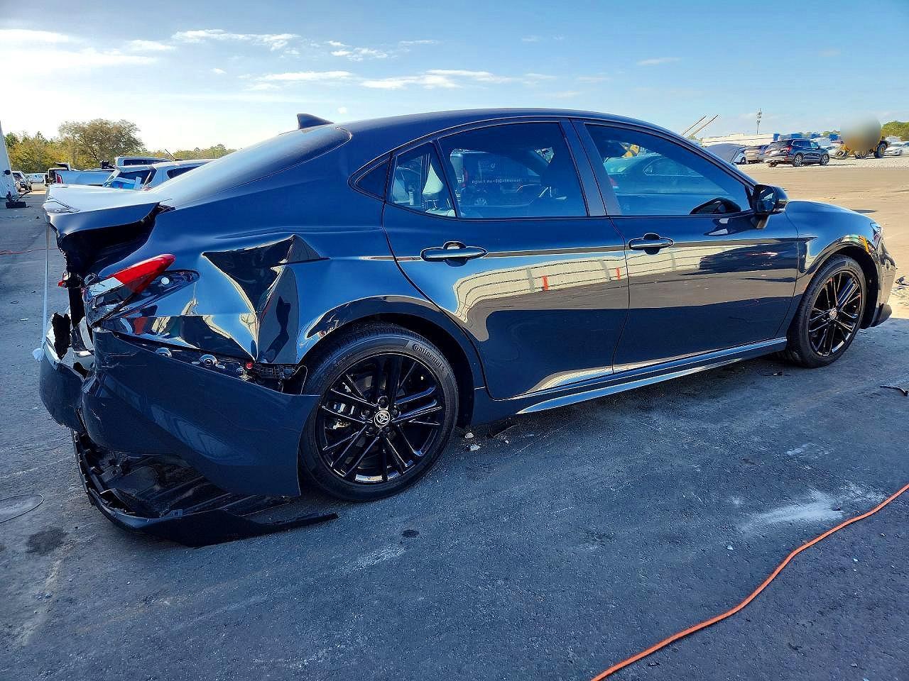 2025 Toyota Camry - Фото 3