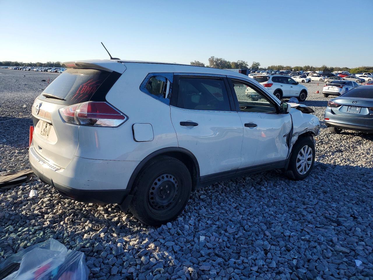 2016 Nissan Rogue S - Image 3