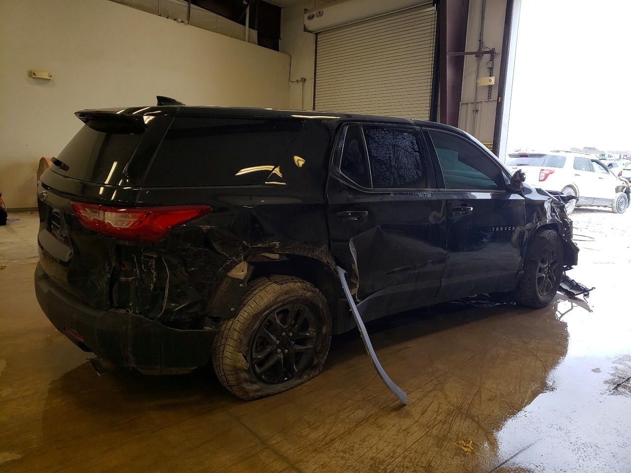 2021 Chevrolet Traverse Ls - Фото 3