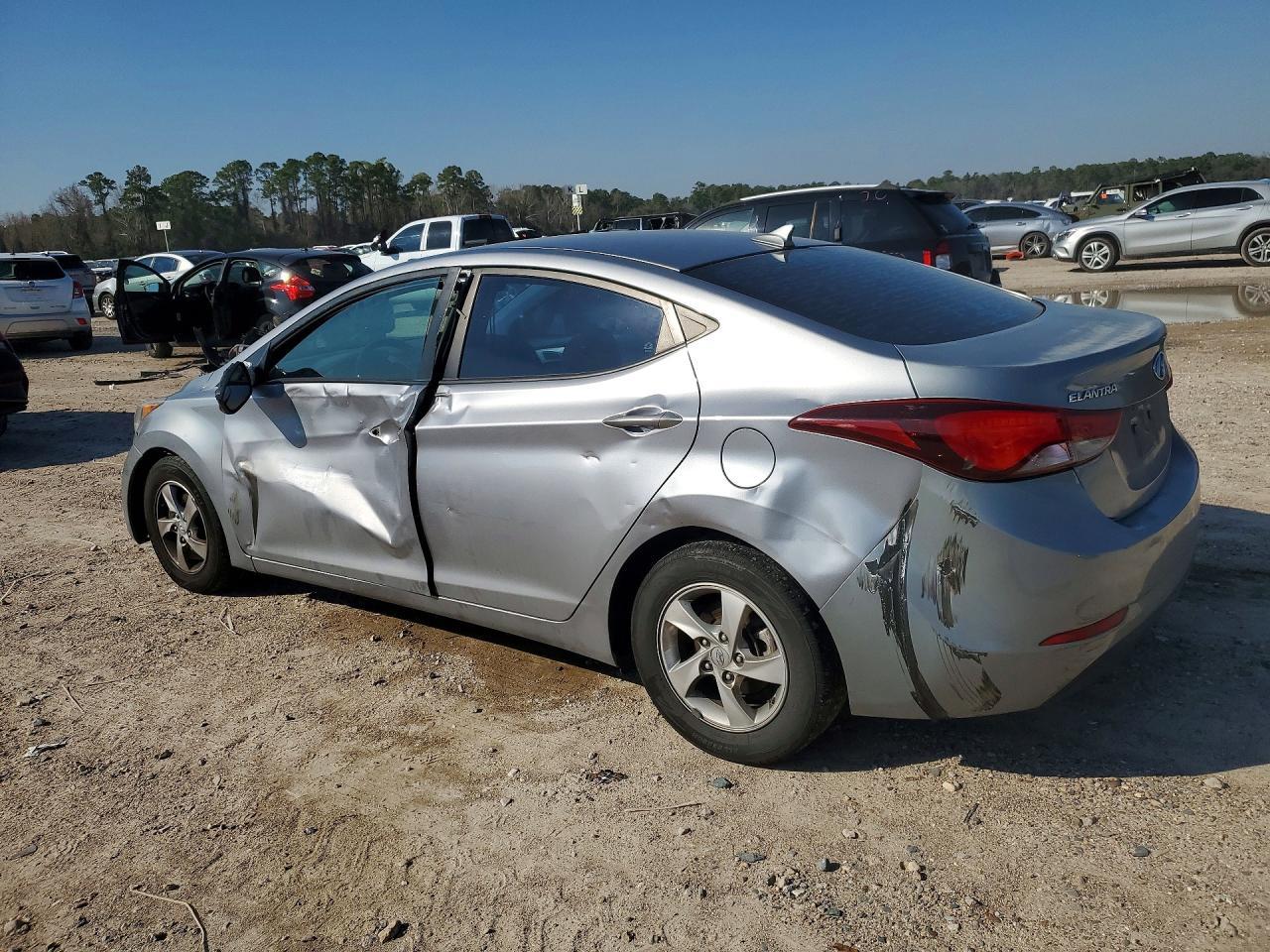 2015 Hyundai Elantra Li - Фото 2