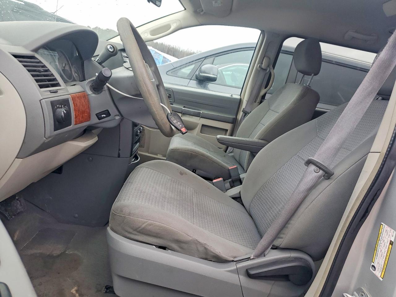 2008 Chrysler Town & Country Lx - Фото 7
