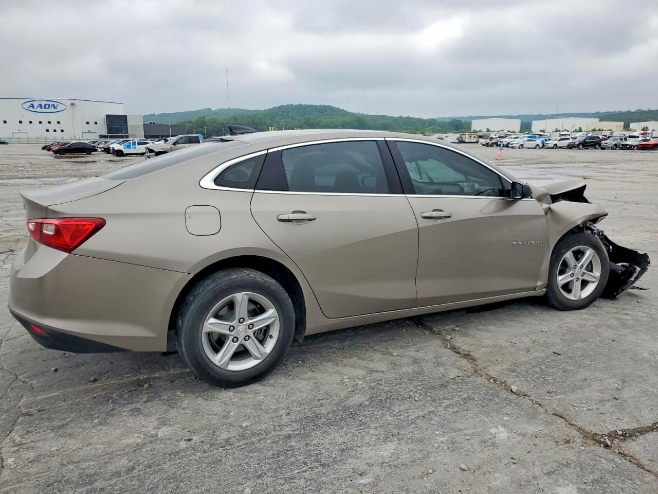 2022 Chevrolet Malibu Ls - Фото 3