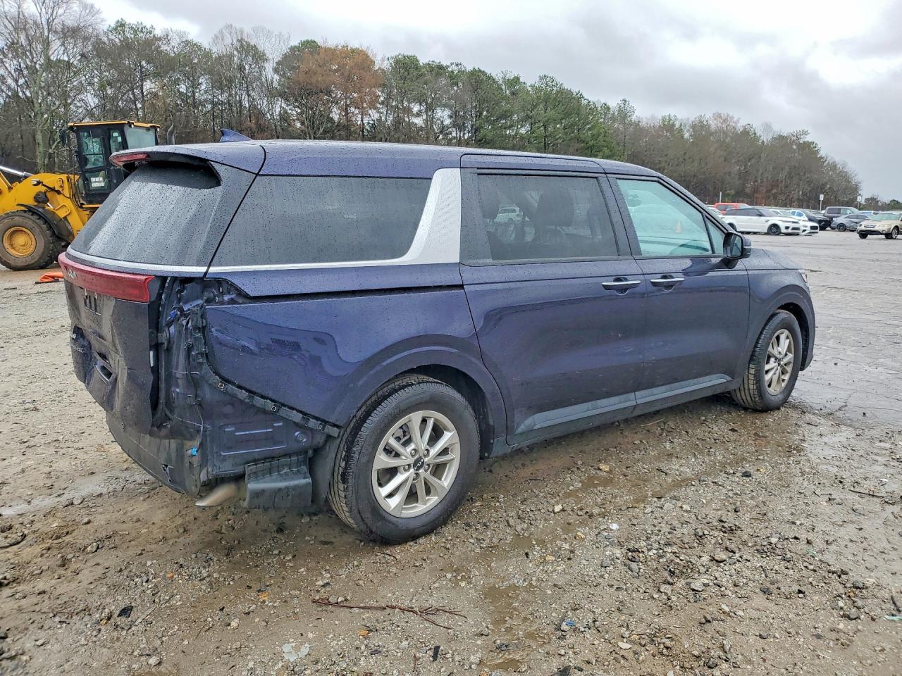 2022 Kia Carnival Lx - Image 3