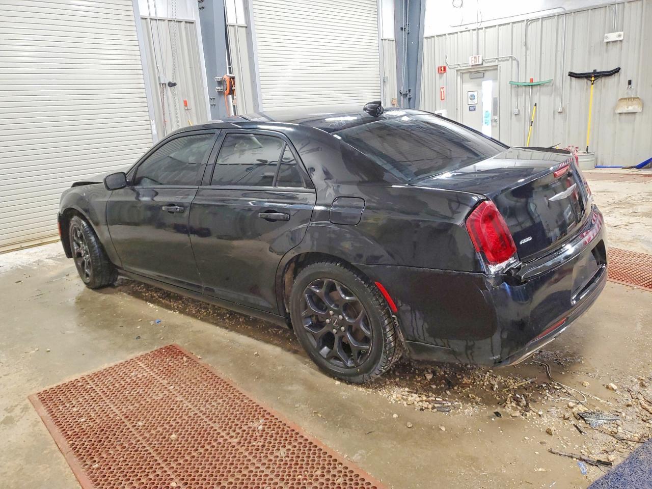 2019 Chrysler 300 S - Фото 2