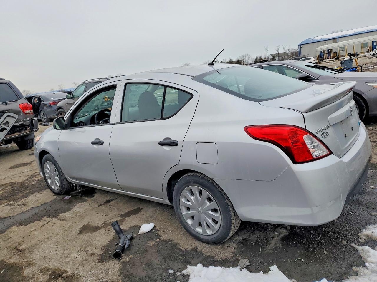 2015 Niss Versa S - Фото 2