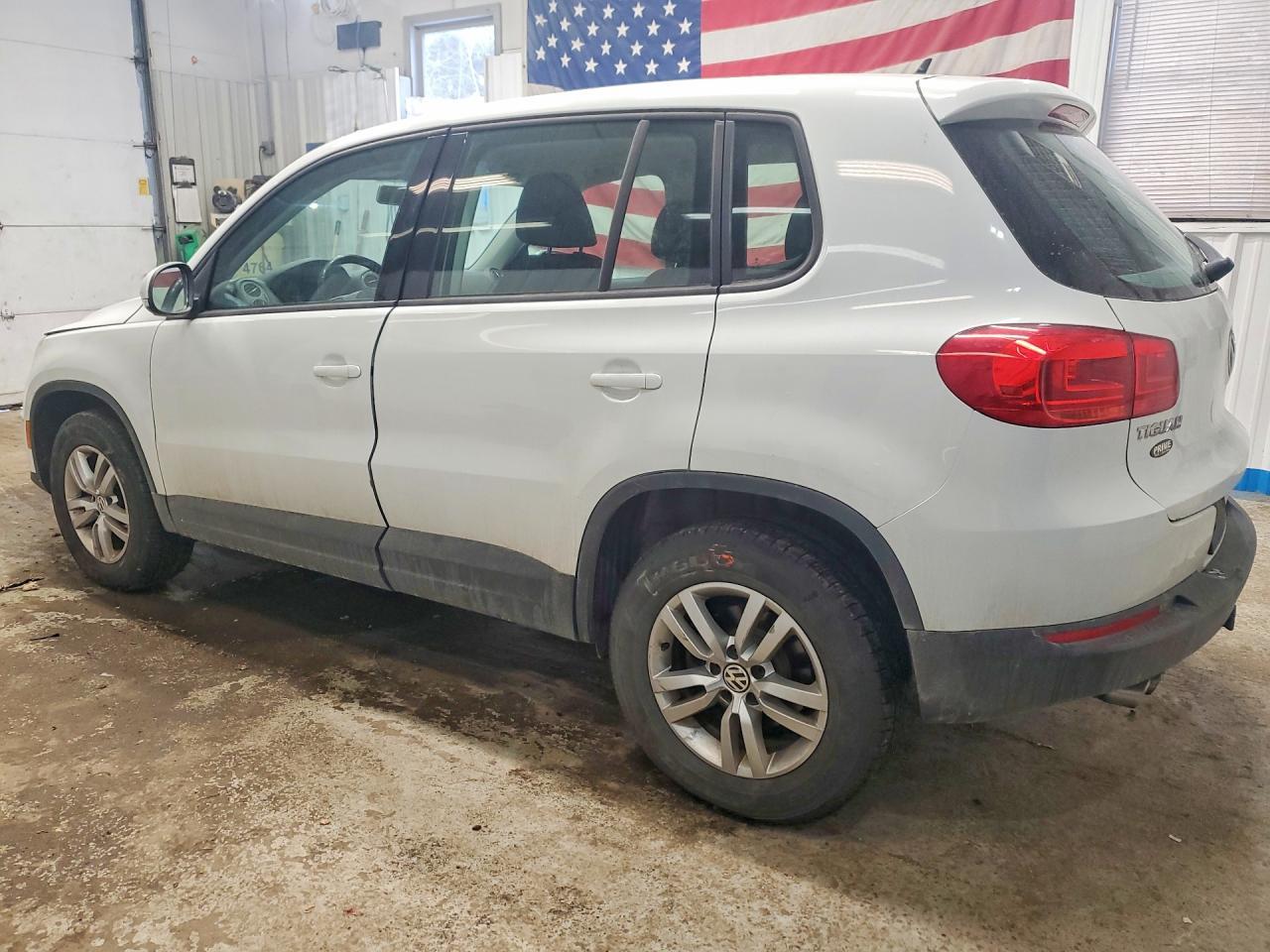 2014 Volkswagen Tiguan S - Фото 2