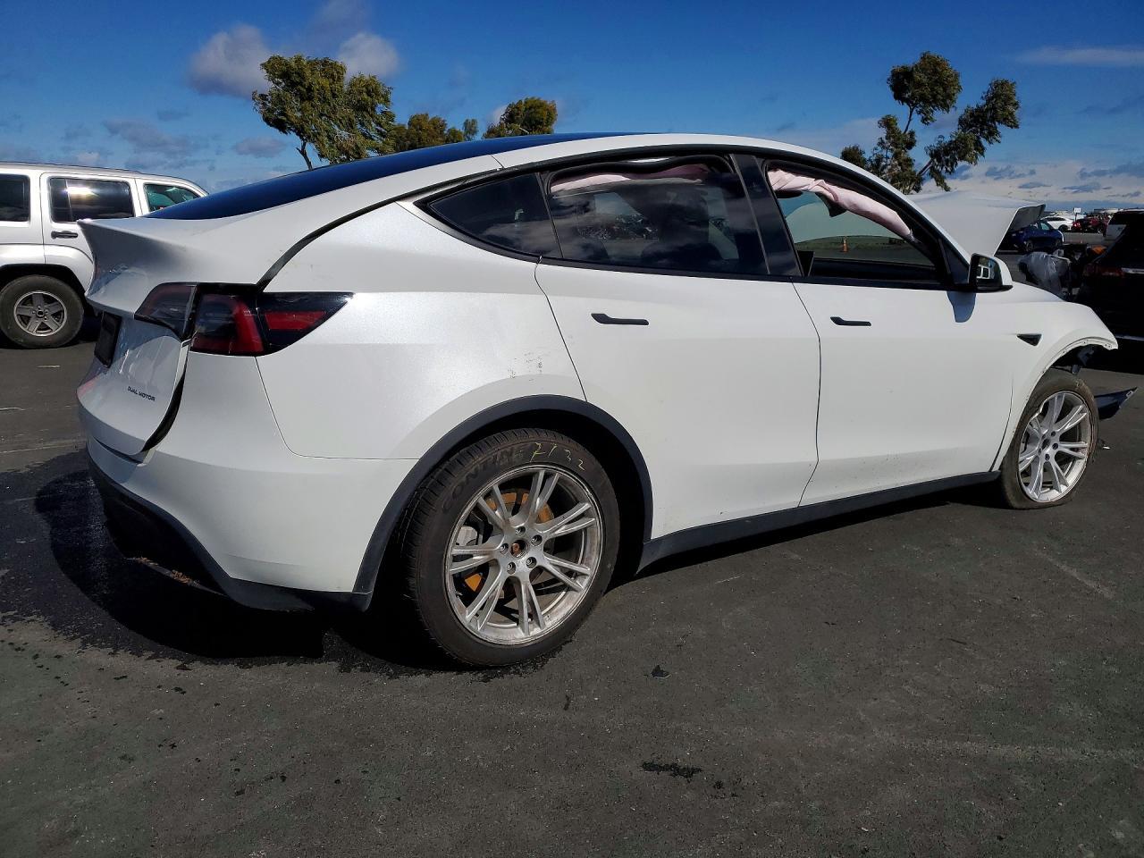 2023 Tesla Model Y - Фото 3