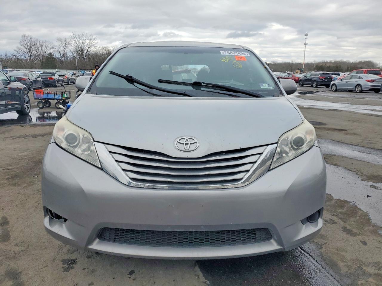 2015 Toyota Sienna Le - Фото 5