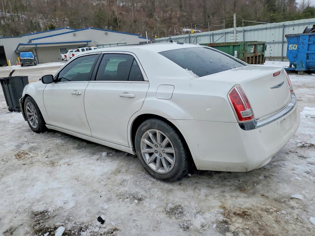 2014 Chrysler 300 - Фото 2
