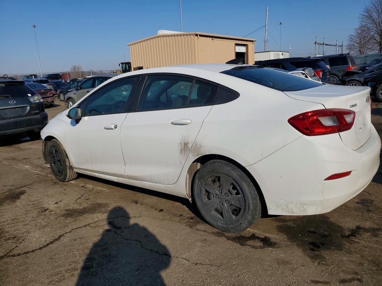 2018 Chevrolet Cruze Ls - Фото 2