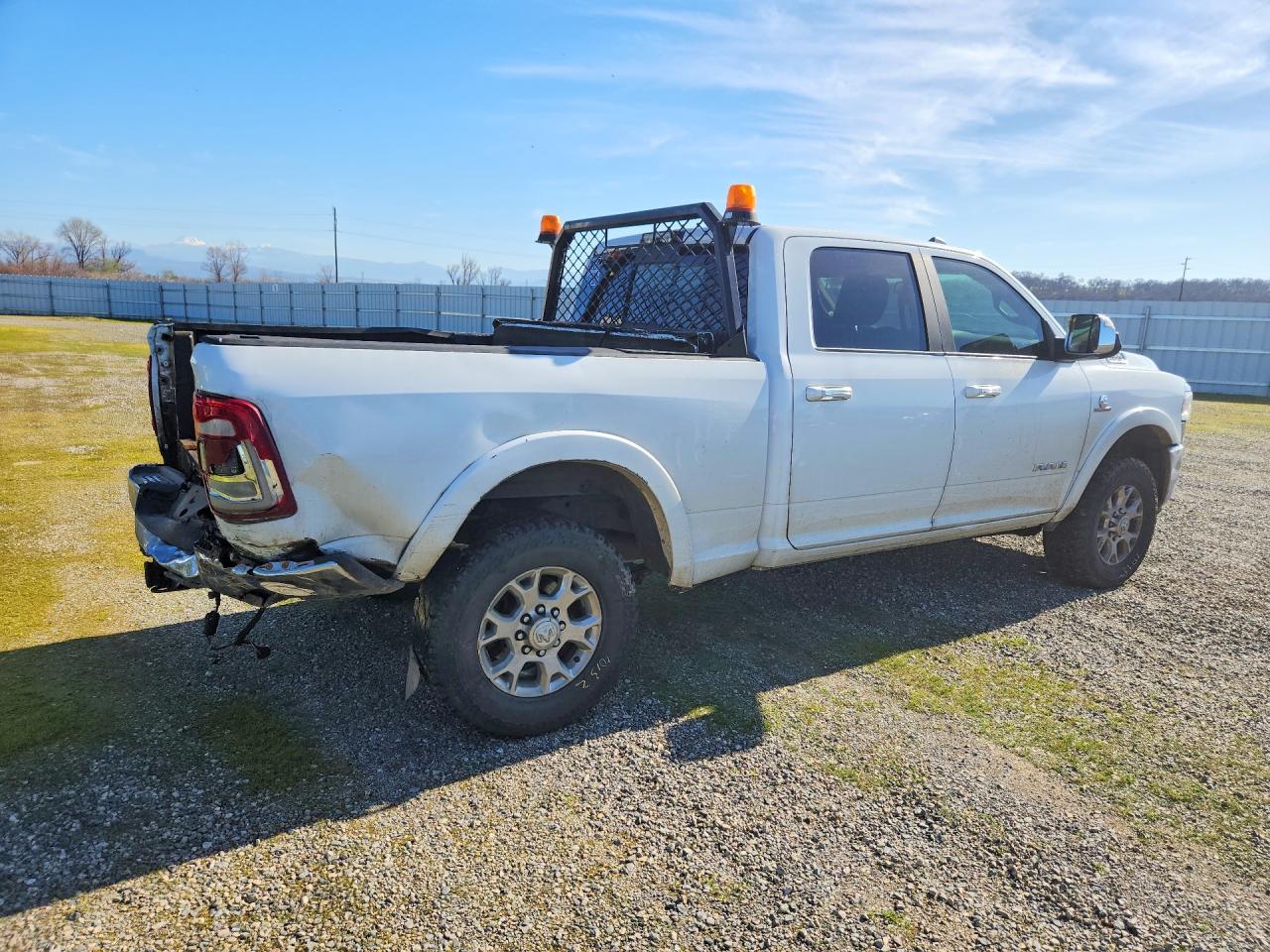 2021 Ram 3500 Laramie - Фото 3