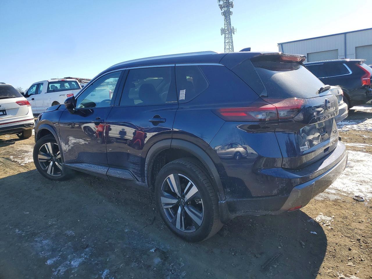 2024 Nissan Rogue Sl - Image 2