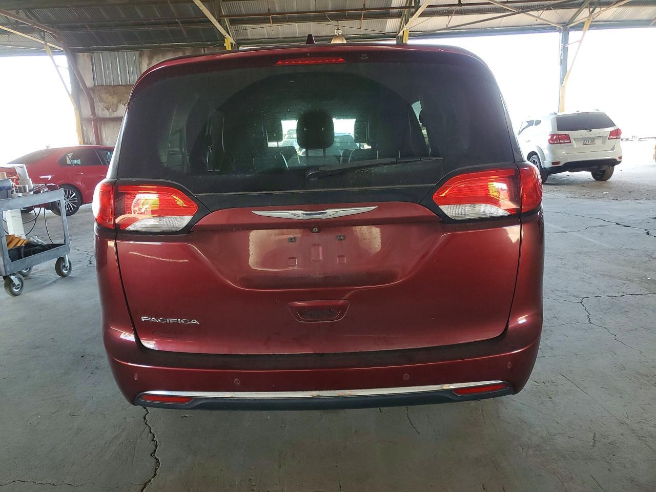 2017 Chrysler Pacifica Touring L - Image 6