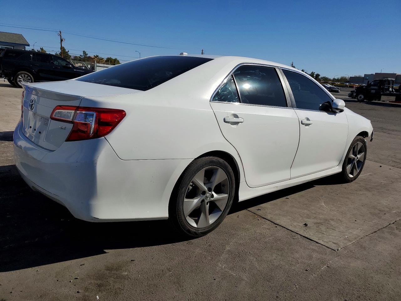 2014 Toyota Camry L - Фото 3