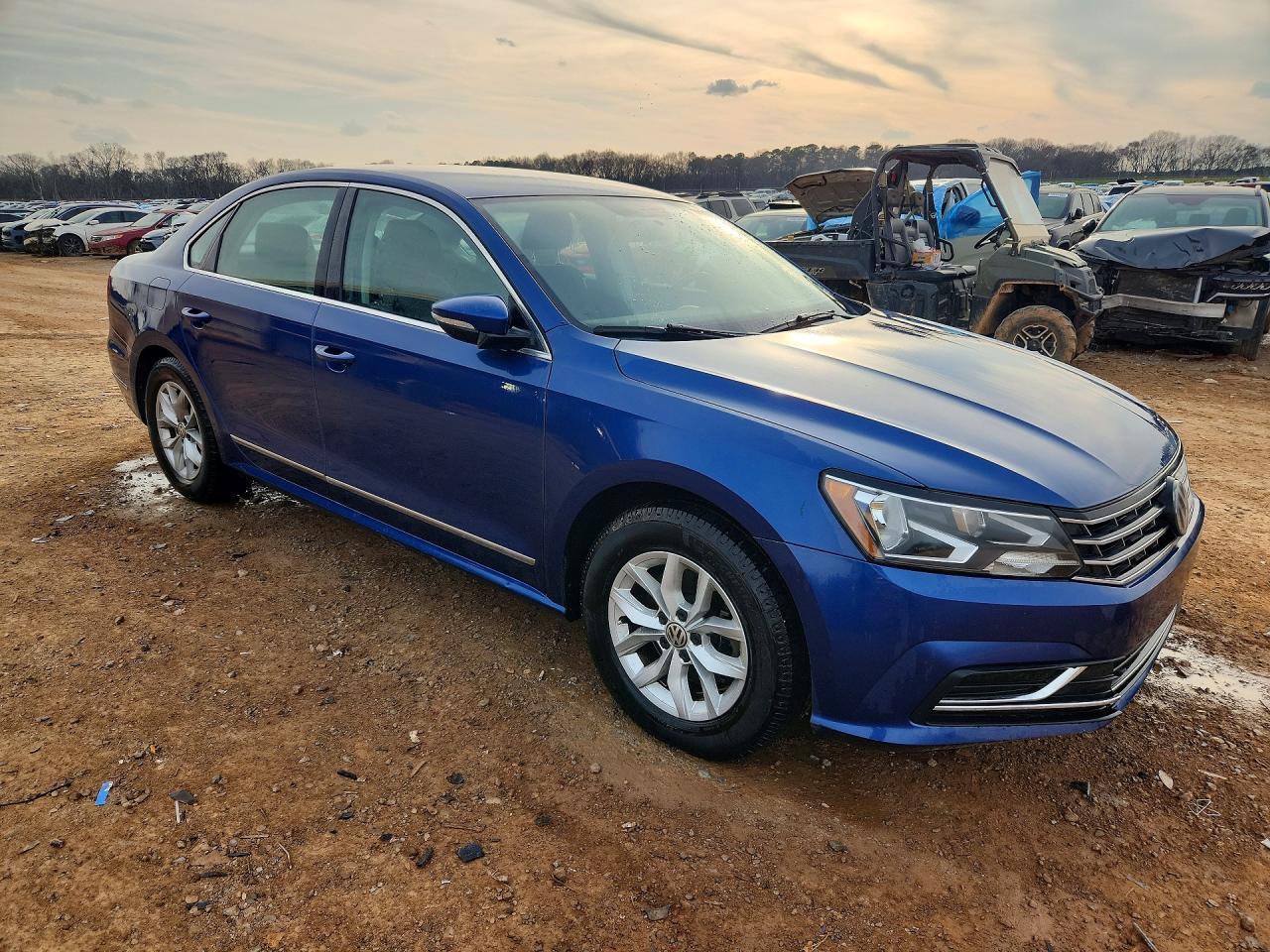 2017 Volkswagen Passat S - Фото 4