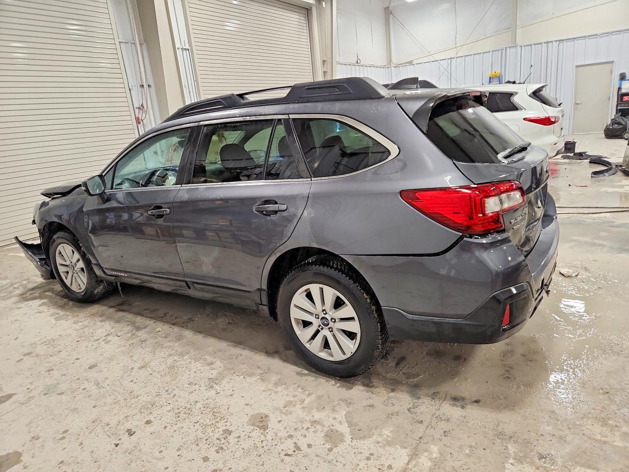 2018 Subaru Outback 2.5I Premium - Image 2