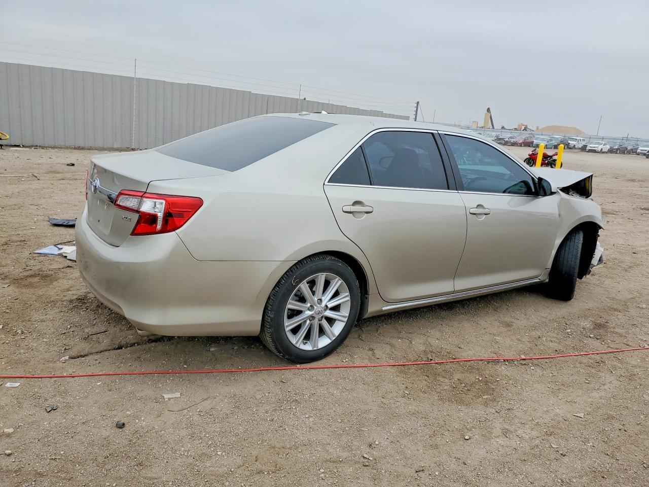 2013 Toyota Camry - Фото 3
