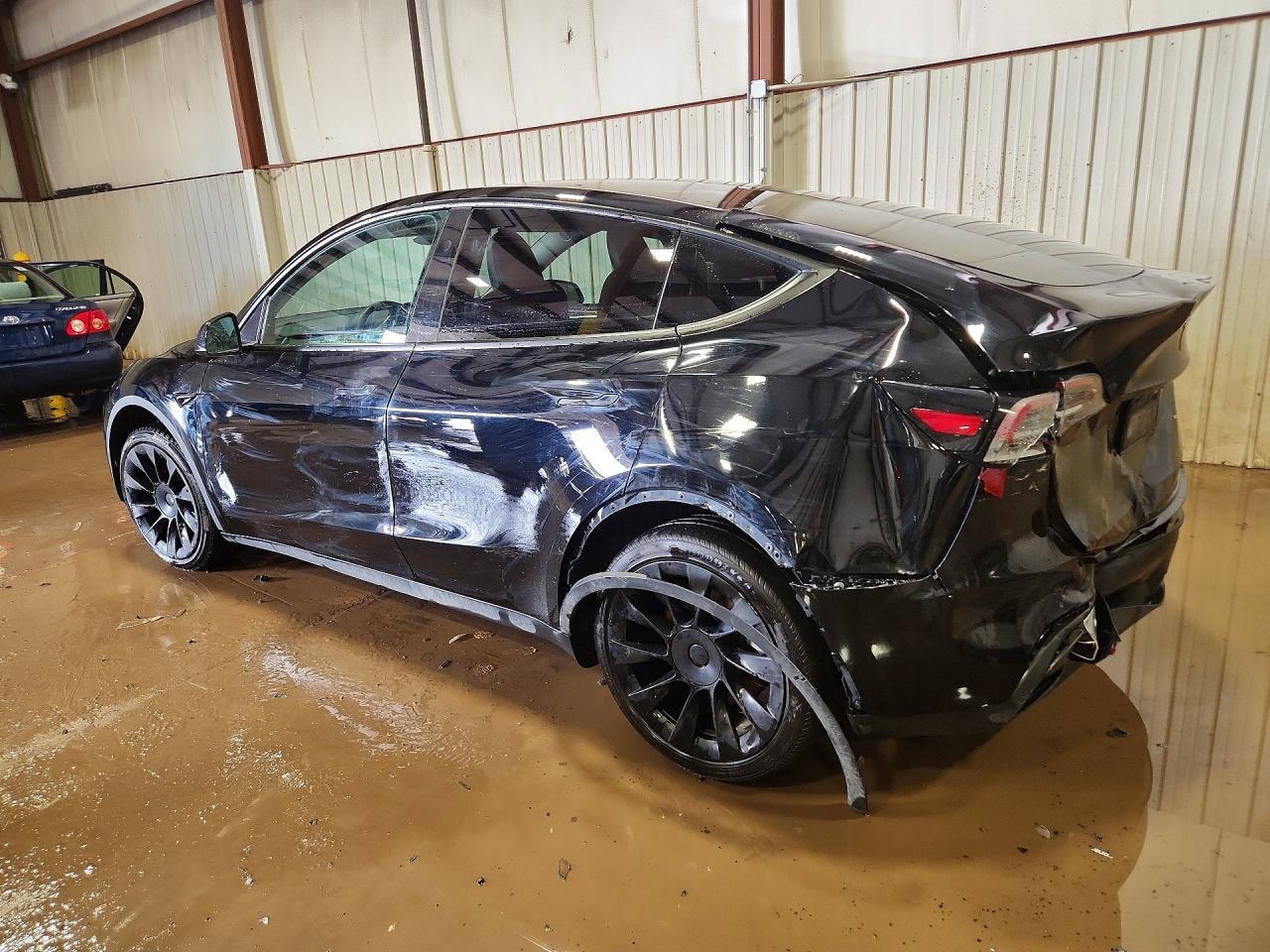 2023 Tesla Model Y - Фото 2