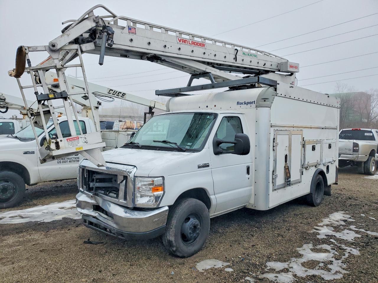 2019 Ford E-450 Bucket Utility Van - Prior Fleet - Фото 2