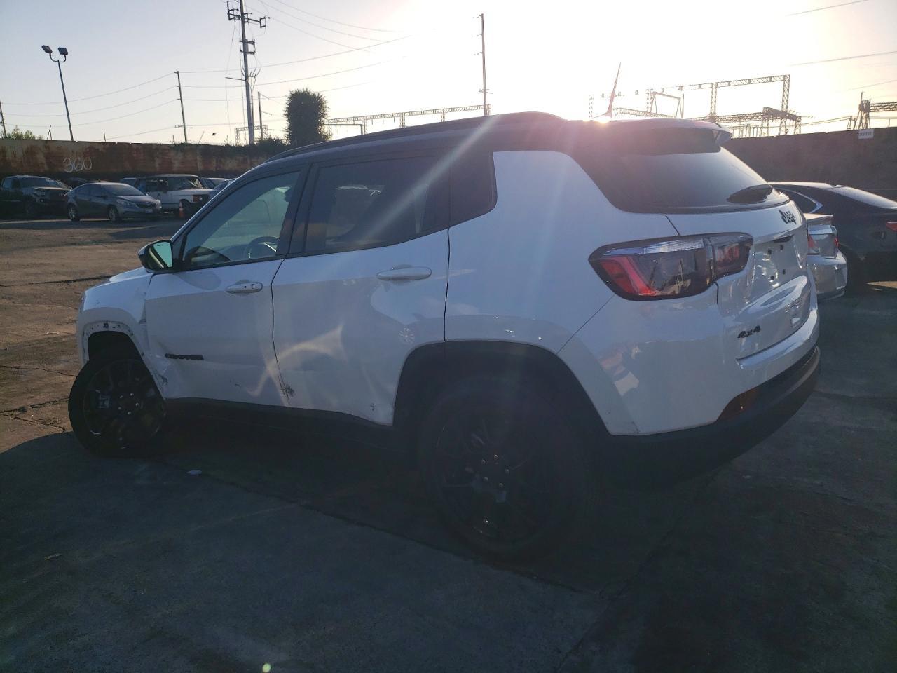 2023 Jeep Compass Latitude - Image 2