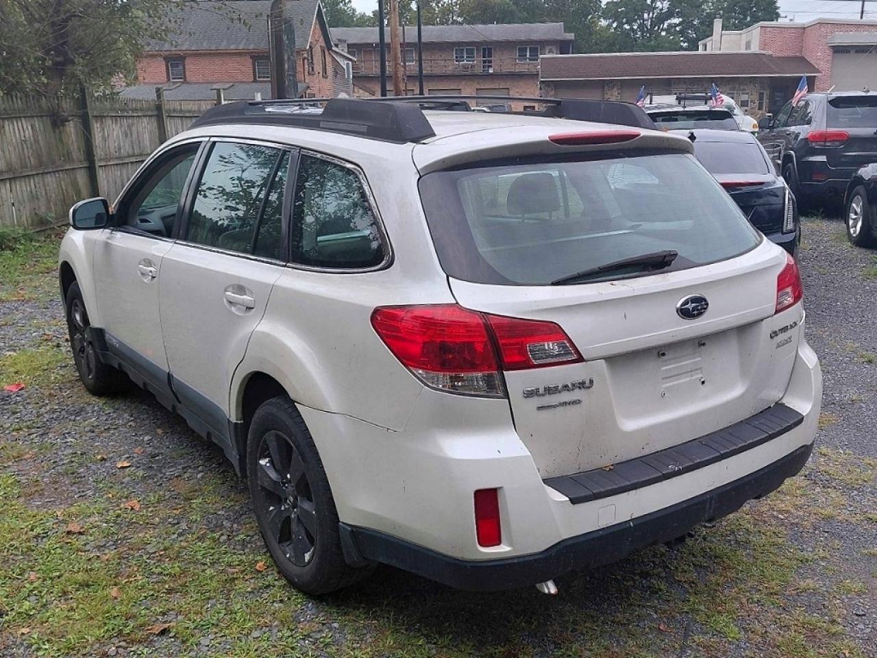2012 Subaru Outback 2.5I - Фото 3