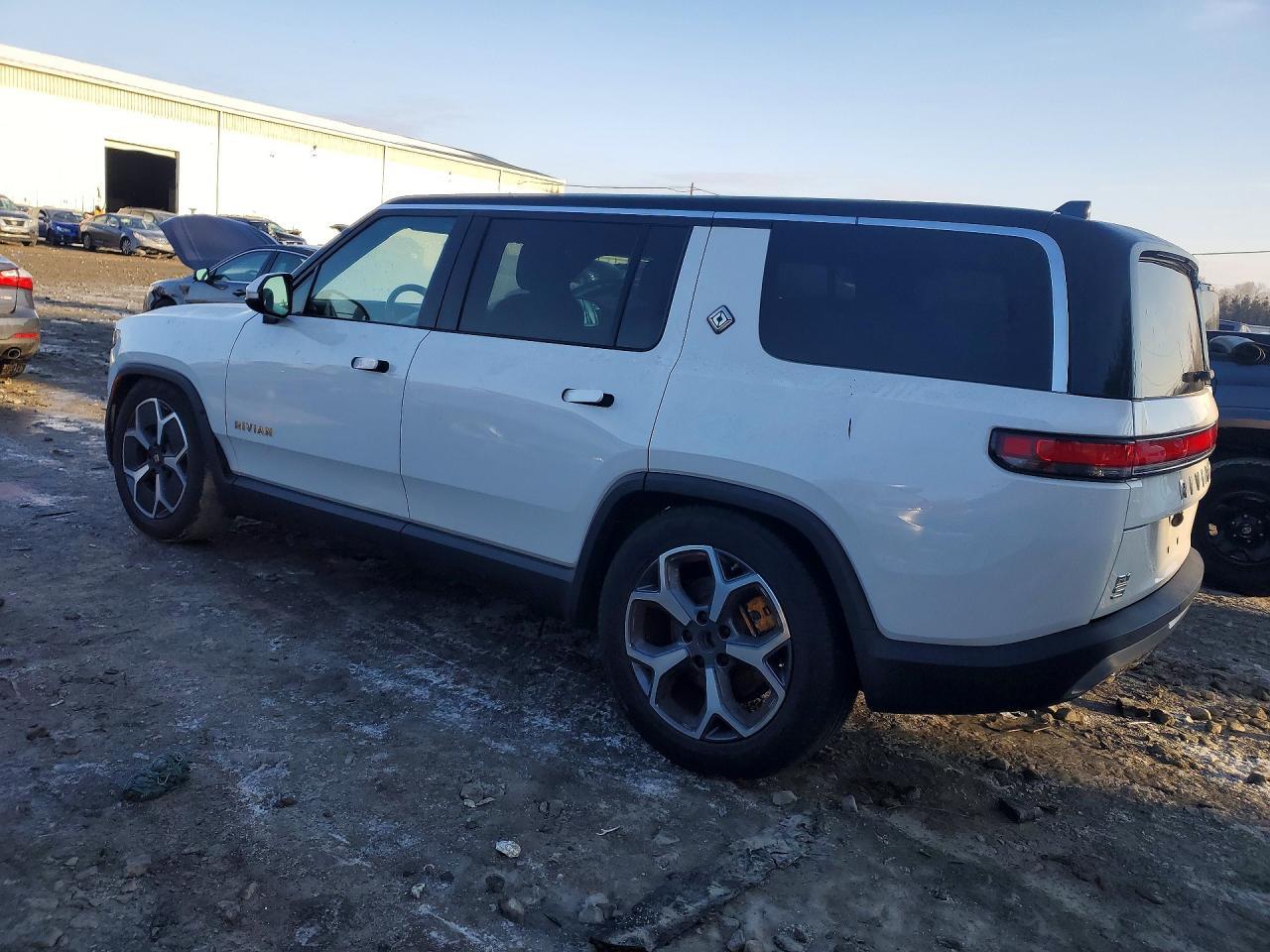 2023 Rivian R1S Adventure - Image 2