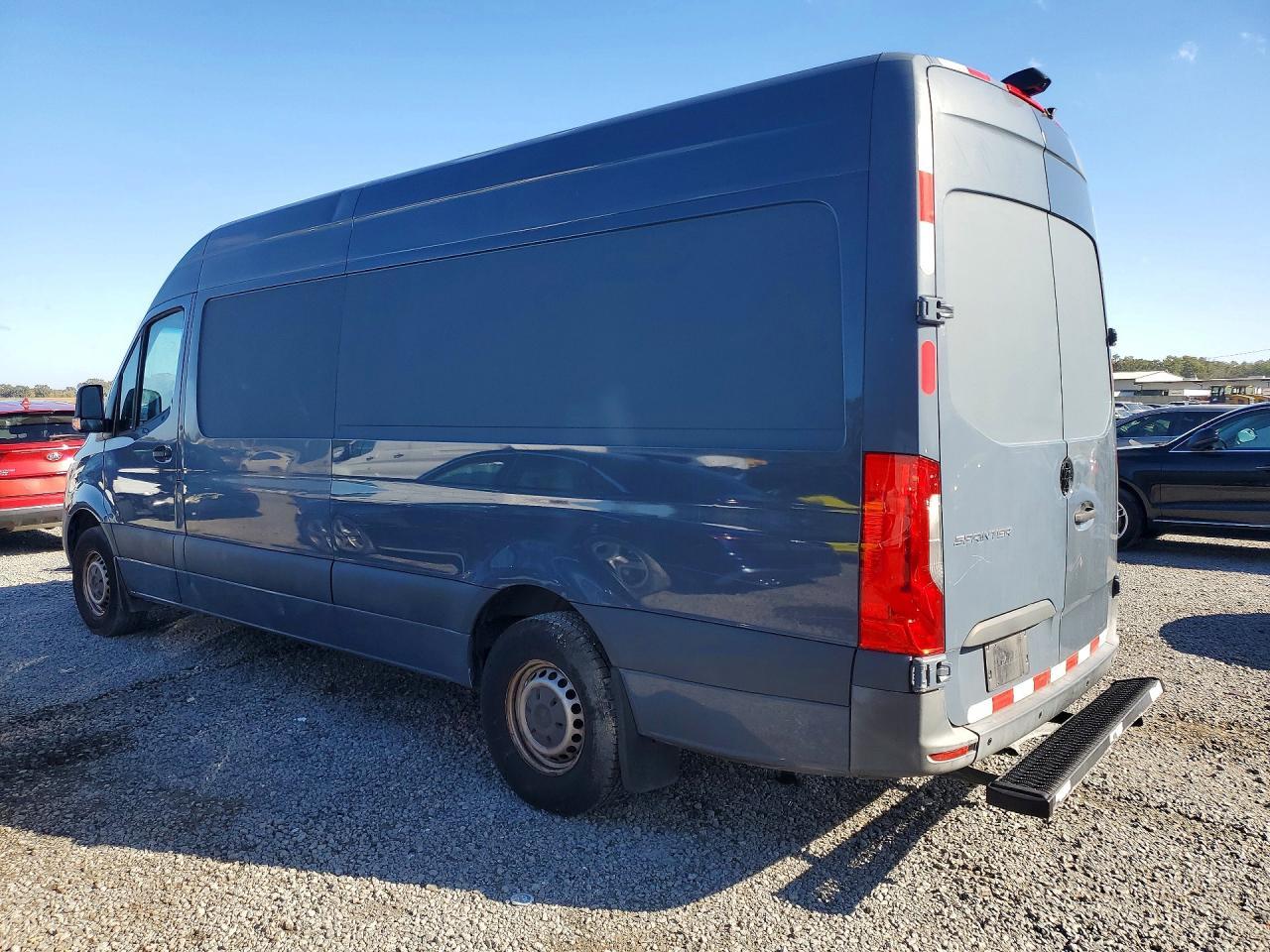 2019 Mercedes Benz Sprinter 2500 Delivery Van - Фото 2