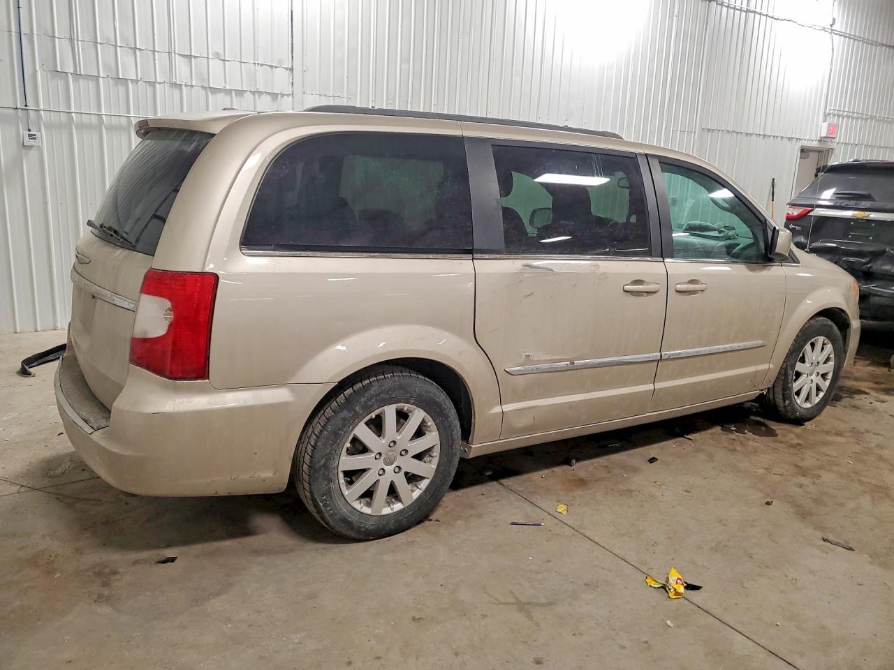 2016 Chrysler Town & Country Touring - Image 3