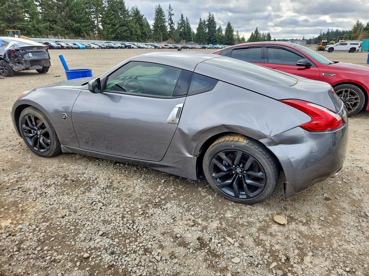 2016 Nissan 370Z Base - Фото 2