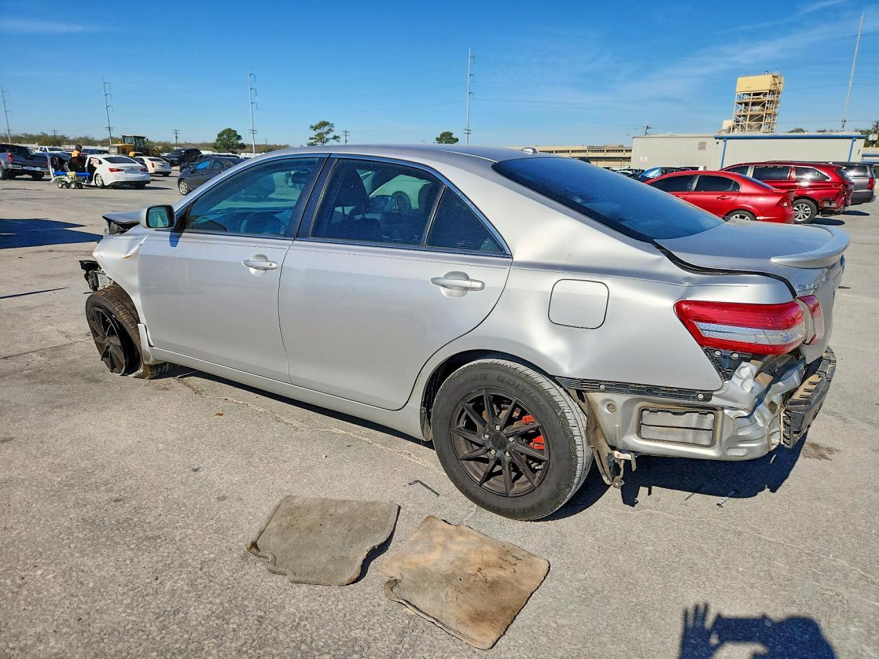 2010 Toyota Camry Le - Фото 2