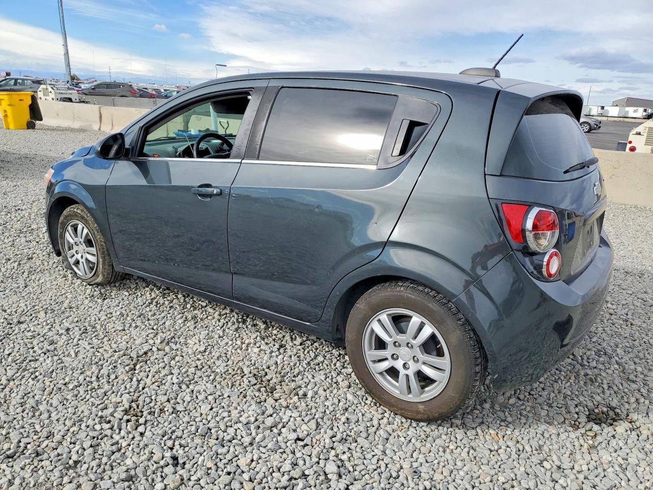 2016 Chevrolet Sonic Lt - Фото 2