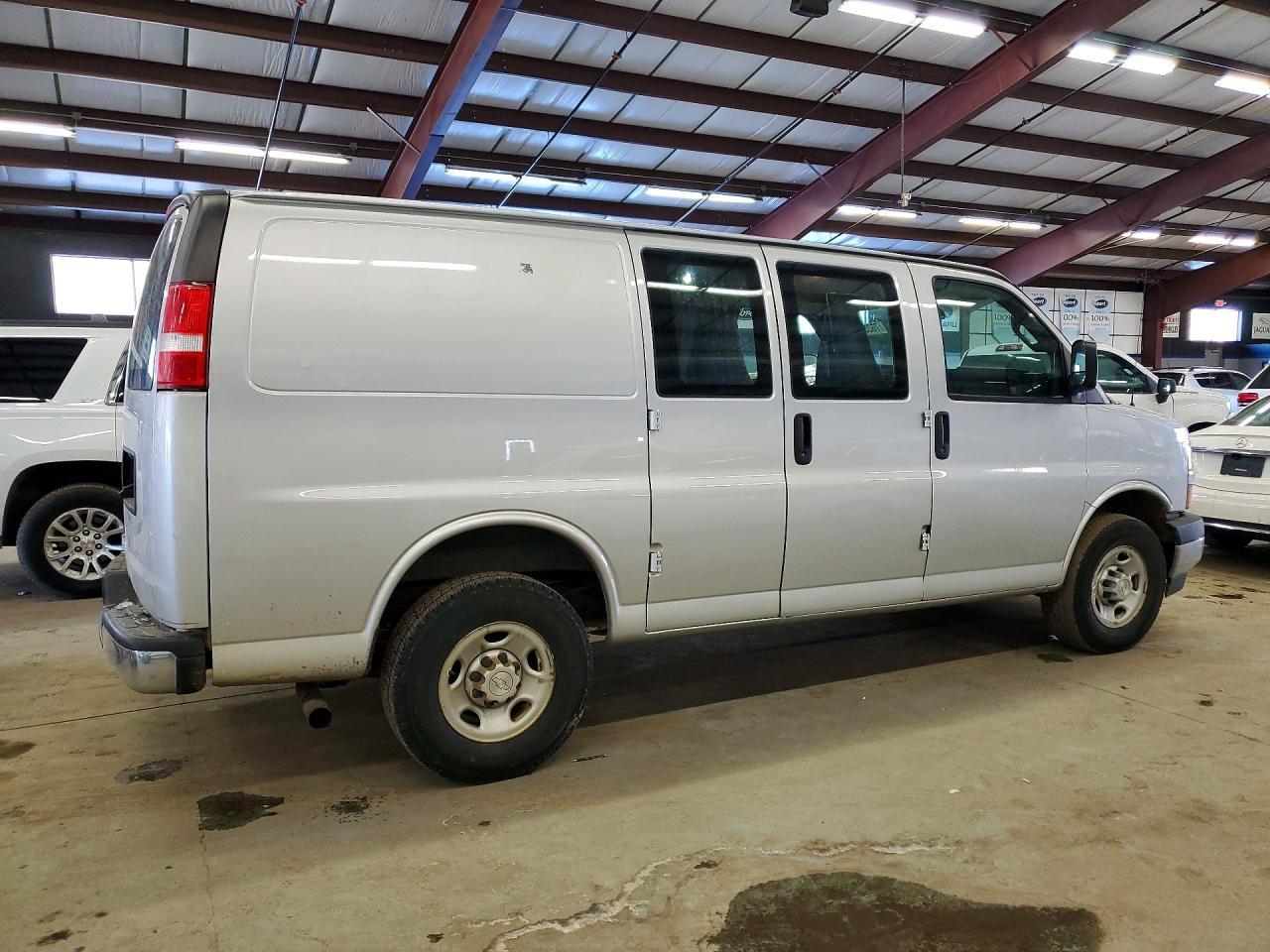 2019 Chevrolet Express G2500 - Фото 3