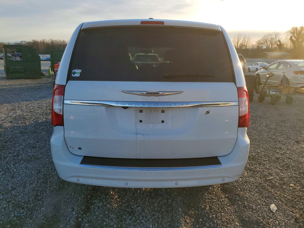 2014 Chrysler Town & Country S - Image 6