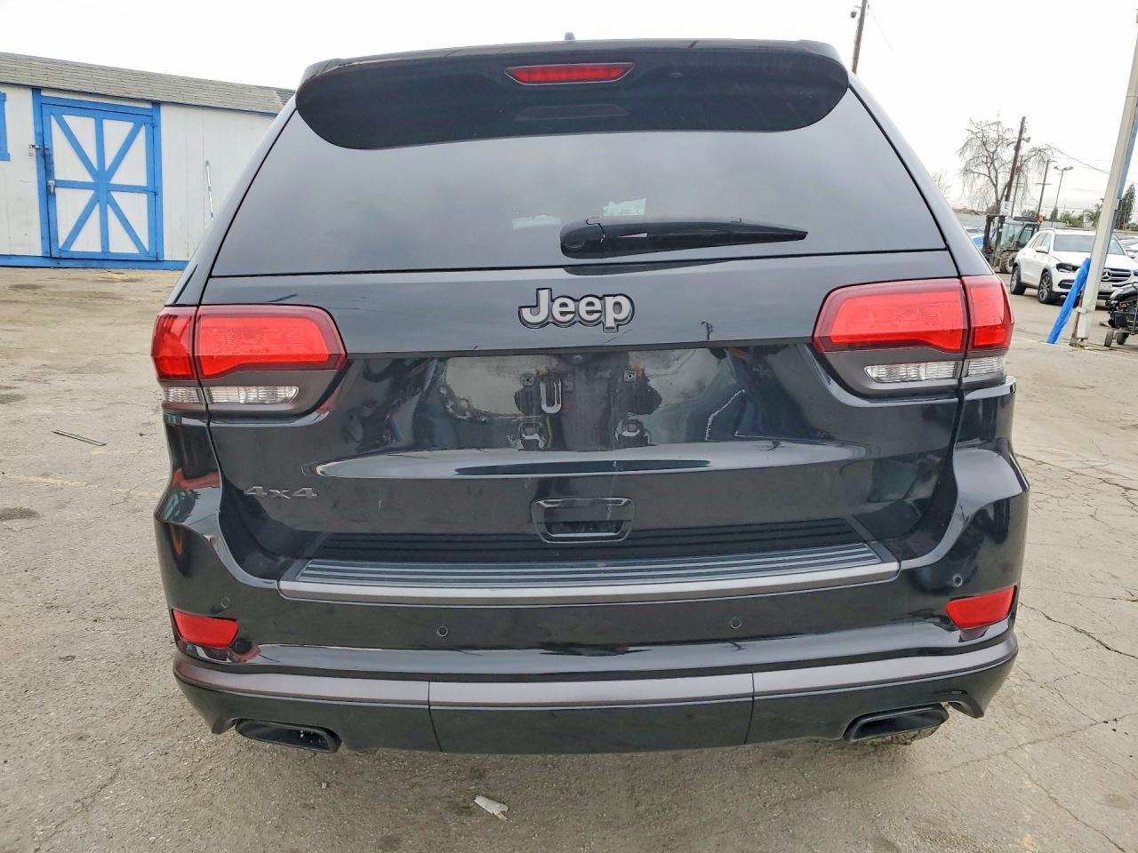 2020 Jeep Grand Cherokee Overland - Image 6