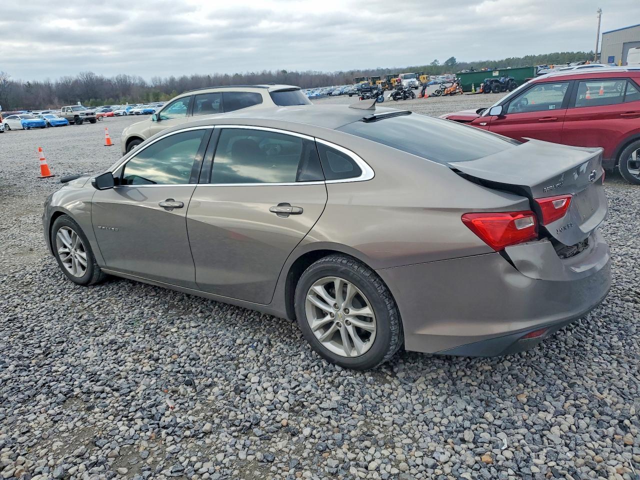2018 Chevrolet Malibu Lt - Image 2