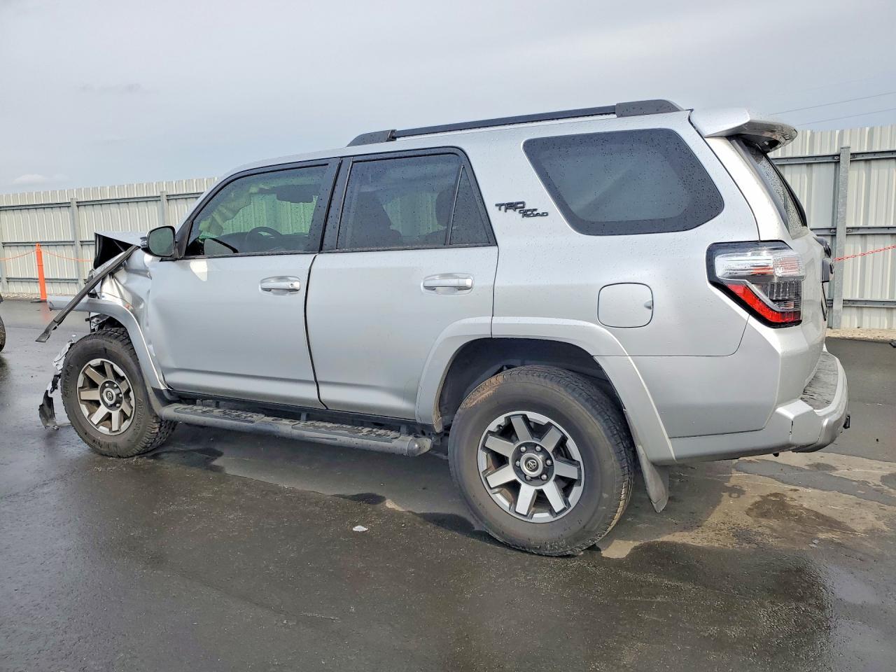 2022 Toyota 4Runner Sr5 Premium - Image 2