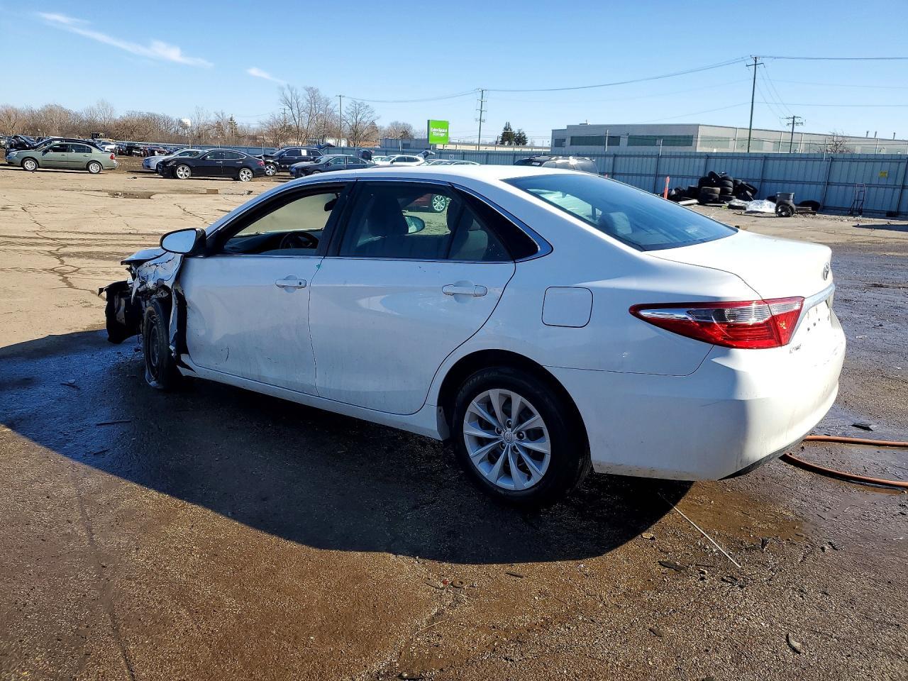 2017 Toyota Camry Le - Фото 2