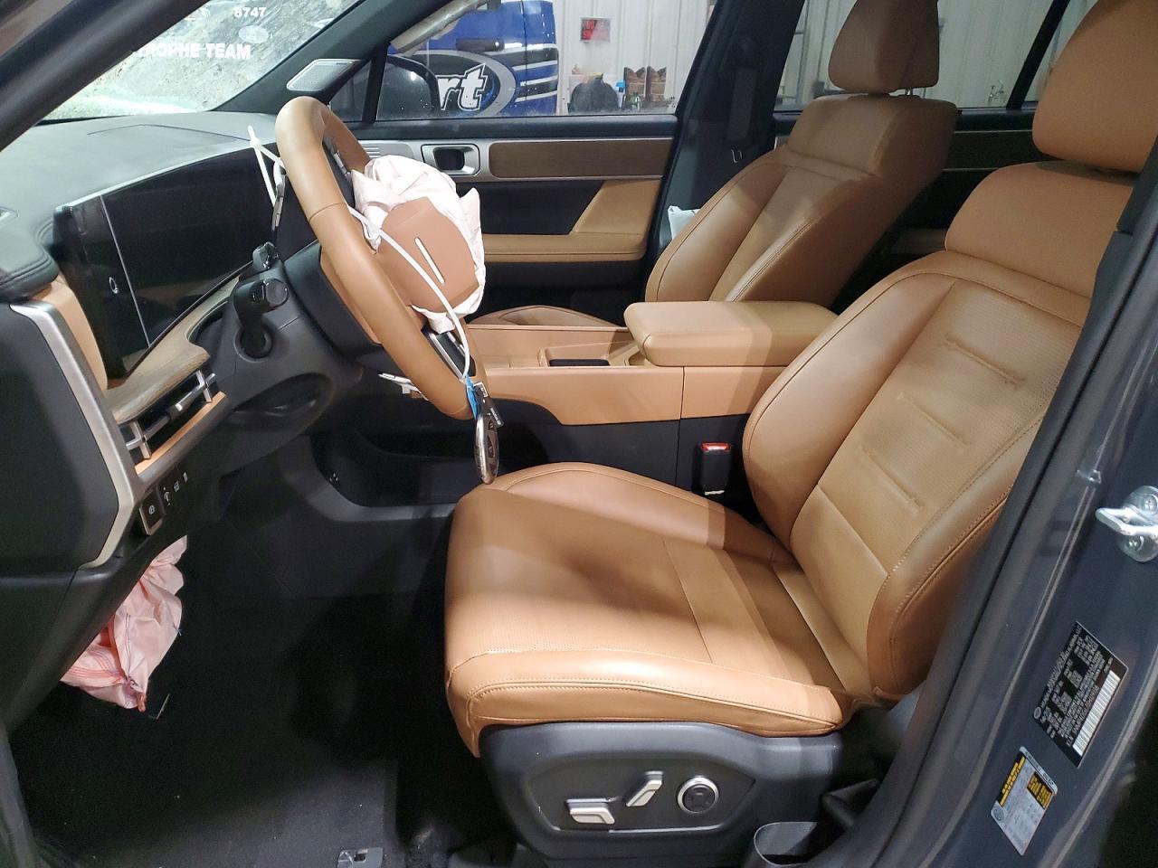 2025 Hyundai Santa Fe Limited - Image 7