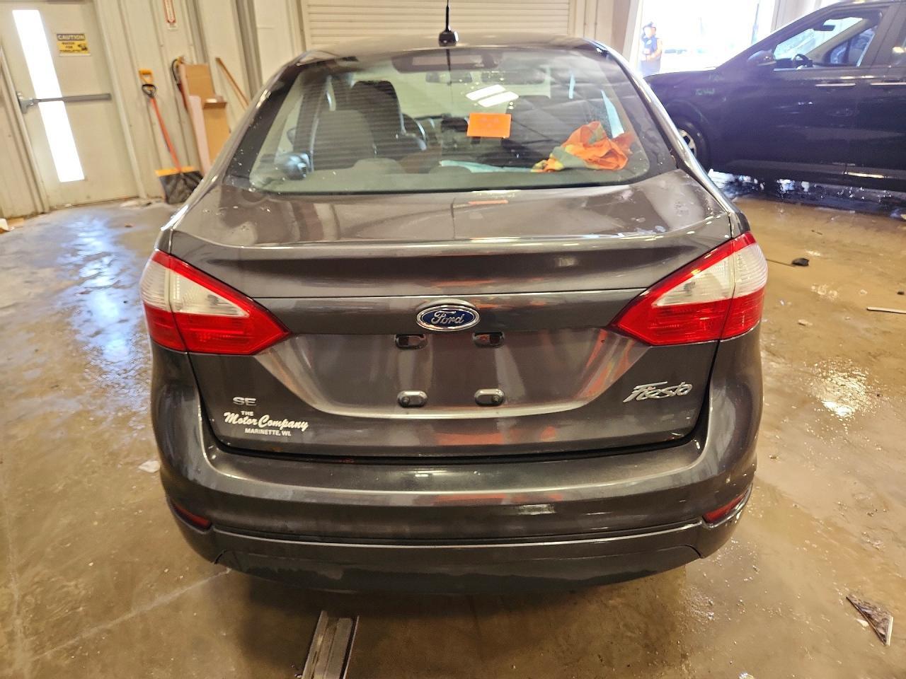 2015 Ford Fiesta Se - Фото 6