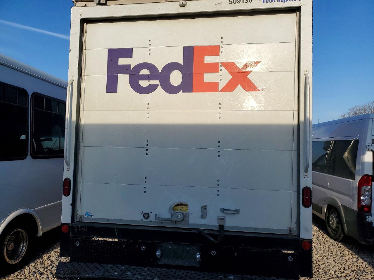 2023 GMC Savana Delivery Truck - Фото 6