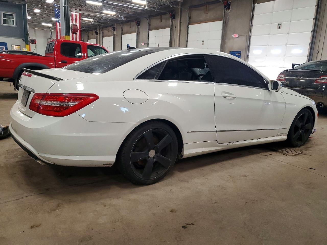 2010 Mercedes-Benz E 550 - Image 3