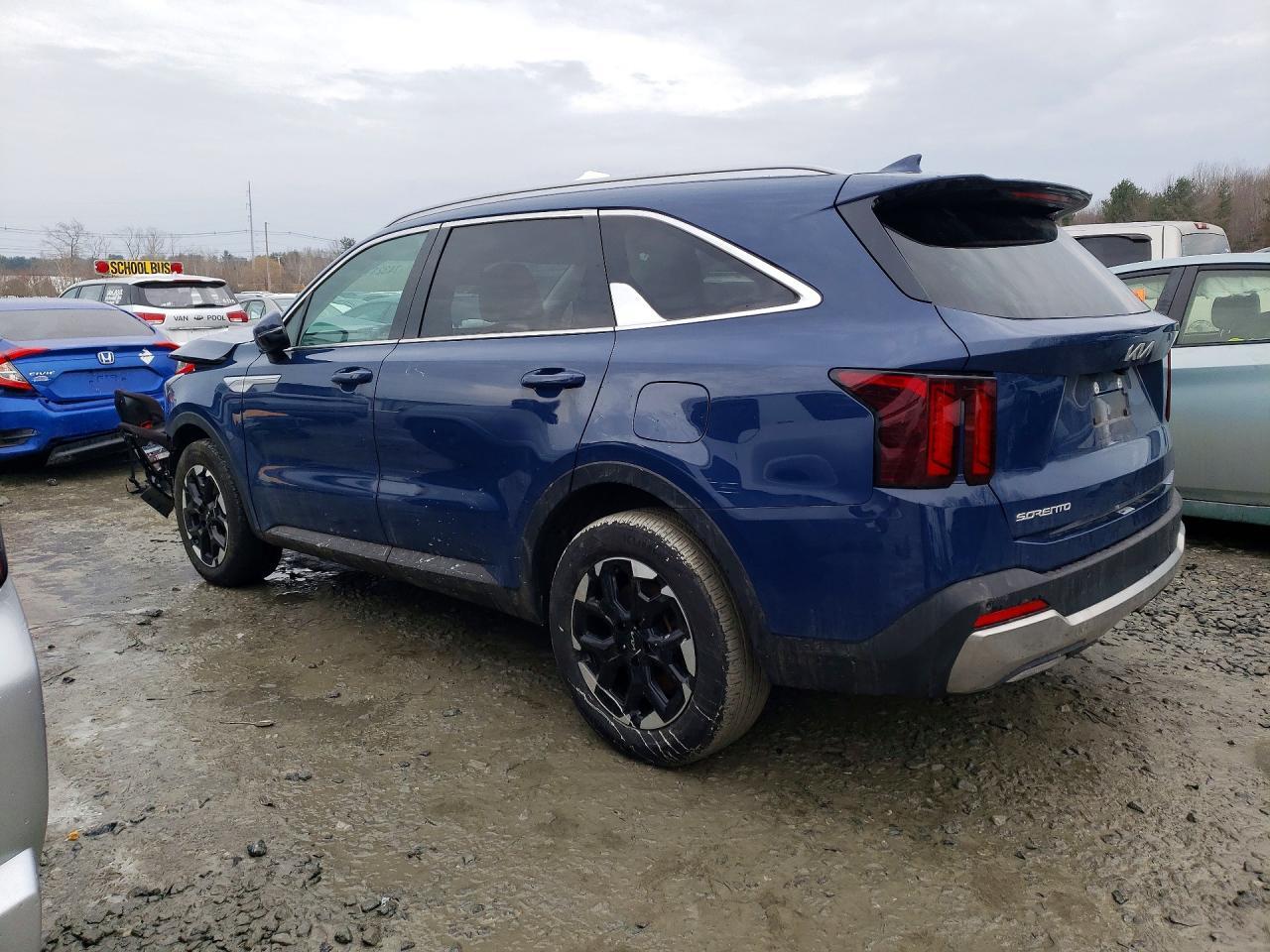 2024 Kia Sorento S - Image 2