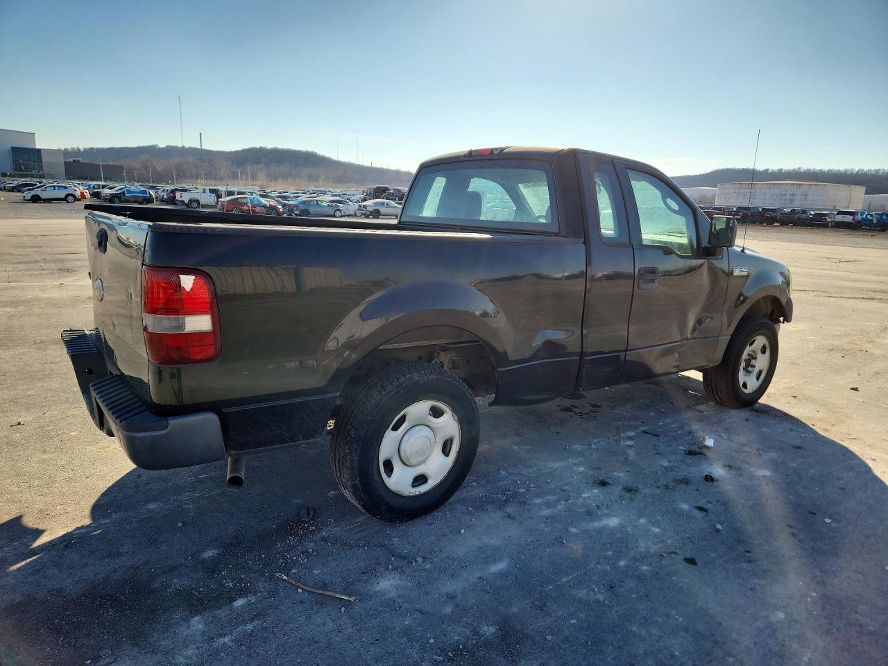 2005 Ford F150 - Image 3