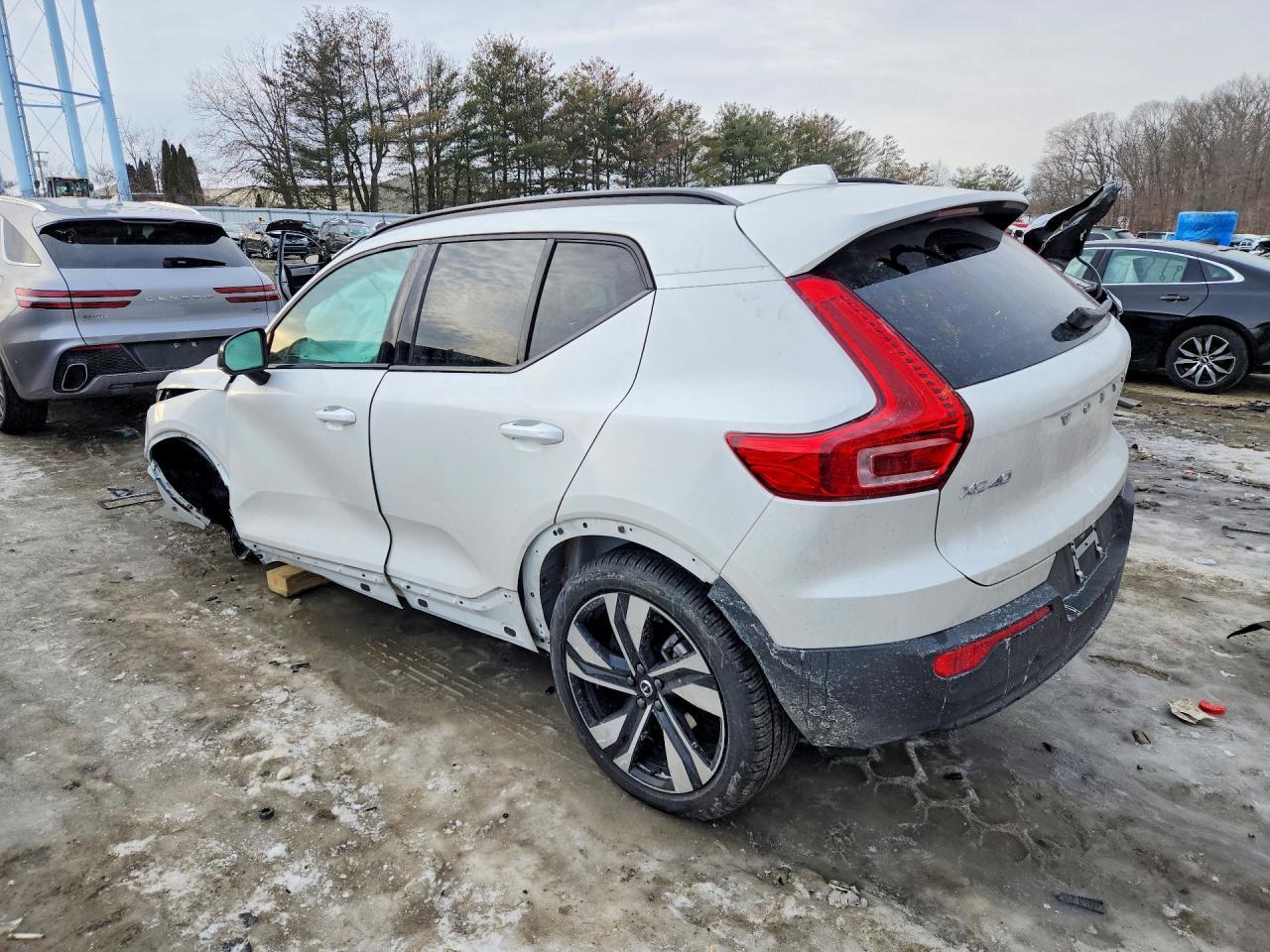 2025 Volvo Xc40 Ultra - Фото 2